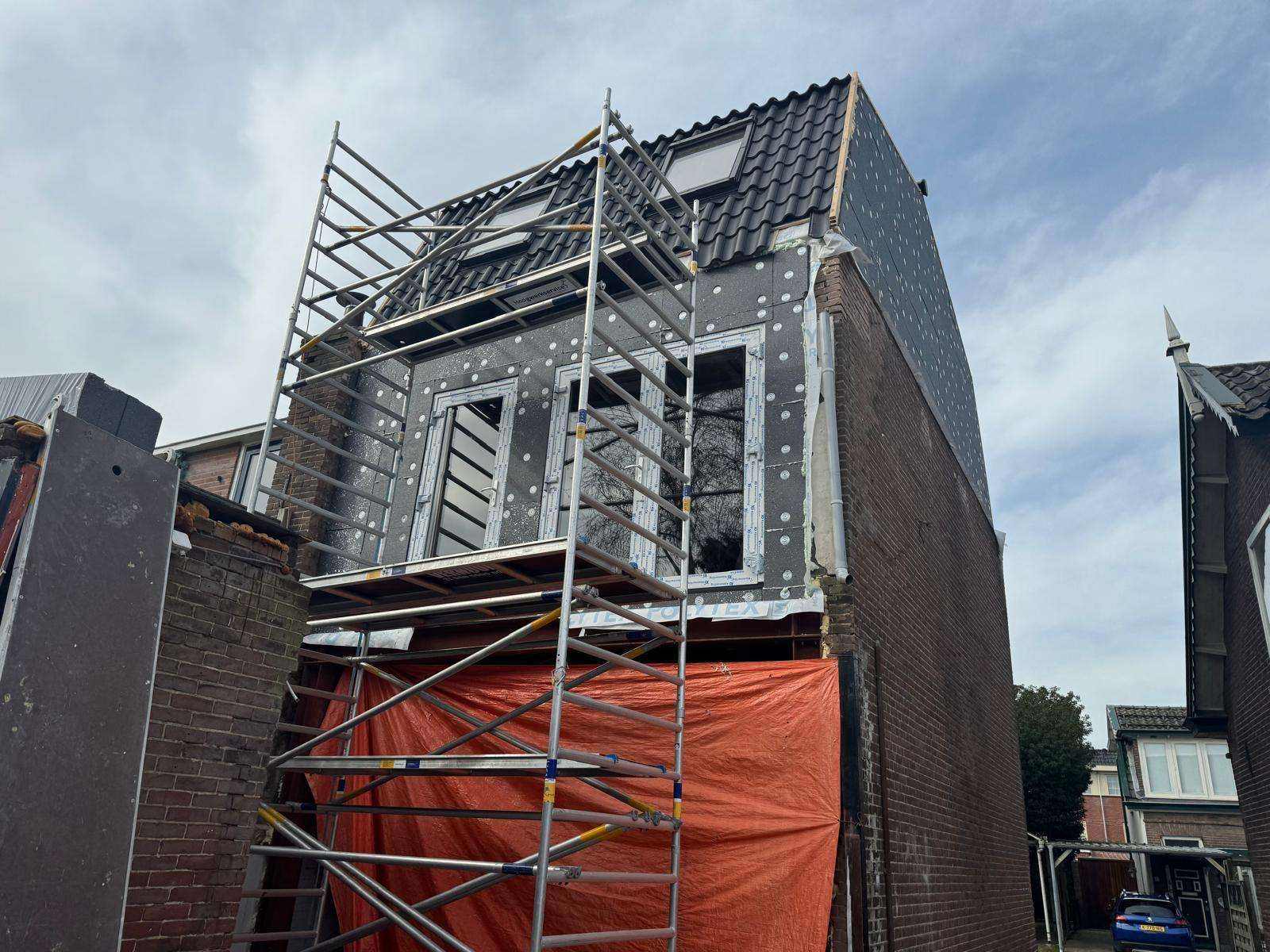 Renovatie van pannendak via een steiger